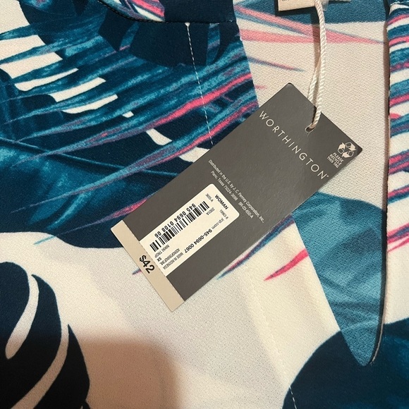 Worthington top/blouse size 5X, colors white turquoise black white pink. - Picture 8 of 13